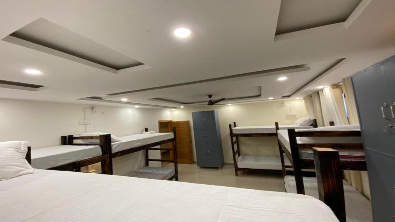 Madpackers Mcleodganj Hostel Dharamshala Bagian luar foto
